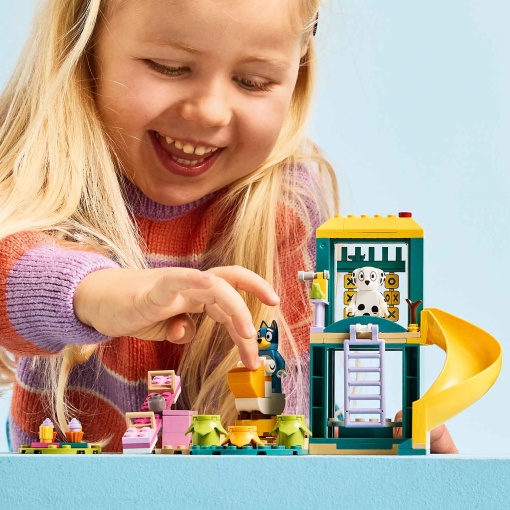 LEGO Bluey diversão no parque com Bluey e Chloe 11201