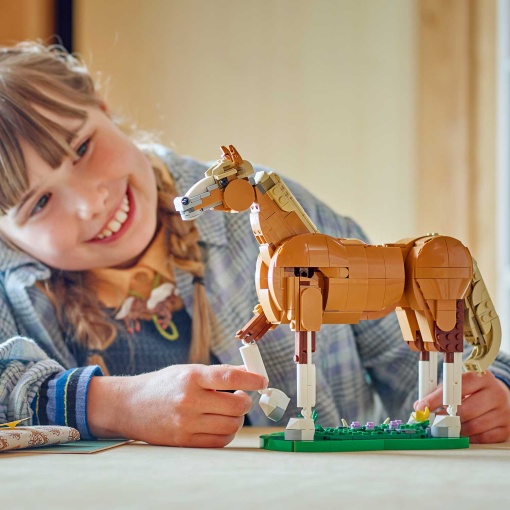 LEGO Creator 3-In-1 cavalo encantador 31166
