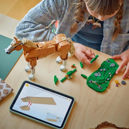 LEGO Creator 3-In-1 cavalo encantador 31166