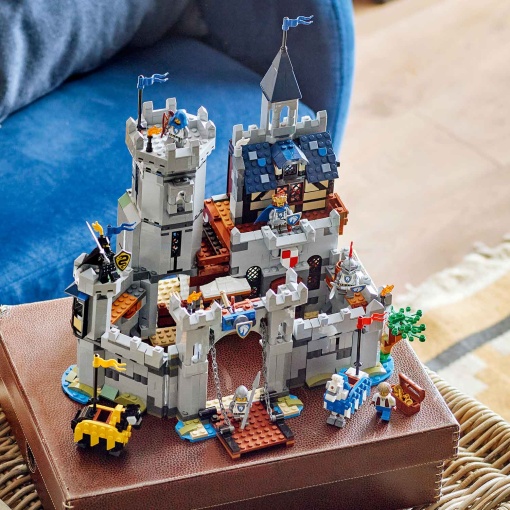 LEGO Creator 3-In-1 castelo medieval com cavaleiro e cavalo 31168