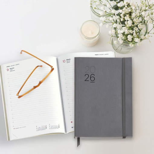 Agenda diária A5 2026 MIQUELRIUS Plus Luxor cinza com elástico