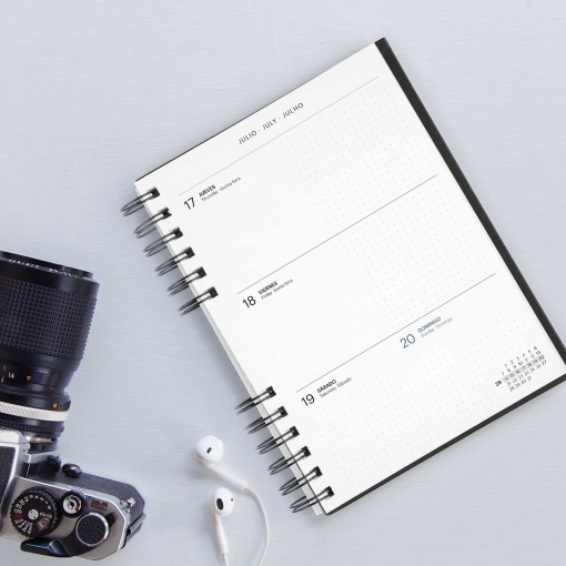 Agenda semanal A5 2026 espiral MIQUELRIUS Plus Back to Basics negro com elástico