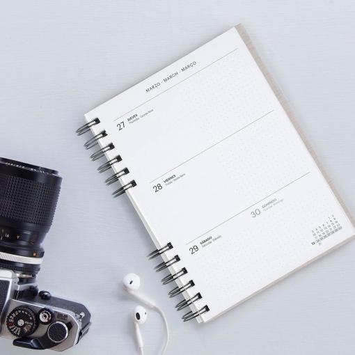 Agenda semanal A5 2026 espiral MIQUELRIUS Plus Back to Basics gris com elástico