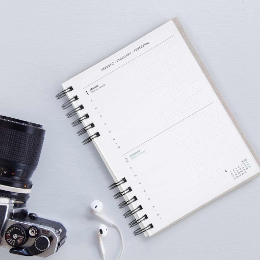 Agenda diária A5 2026 espiral MIQUELRIUS Plus Back to Basics cinza com elástico