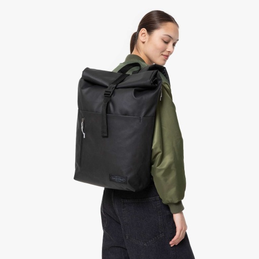 Mochila EASTPAK Up Roll Tarp Black2 44,5x30x12cm