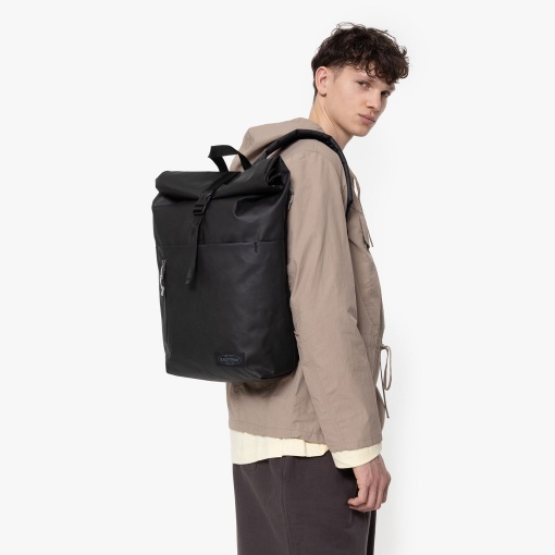 Mochila EASTPAK Up Roll Tarp Black2 44,5x30x12cm
