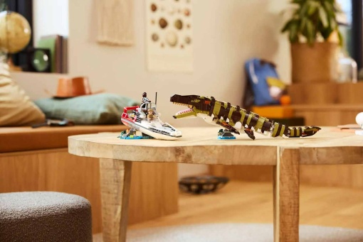 LEGO Jurassic World missão de barco com mosassauro construído com peças 76974