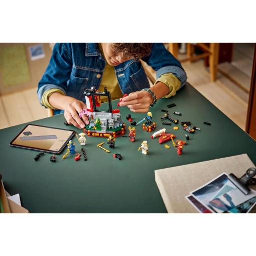 LEGO Ninjago Exposição de Personagens Ninja - 15.º Aniversário 71866