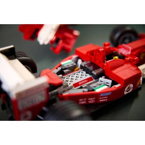 LEGO ICONS Ferrari F2004 y Michael Schumacher 11375