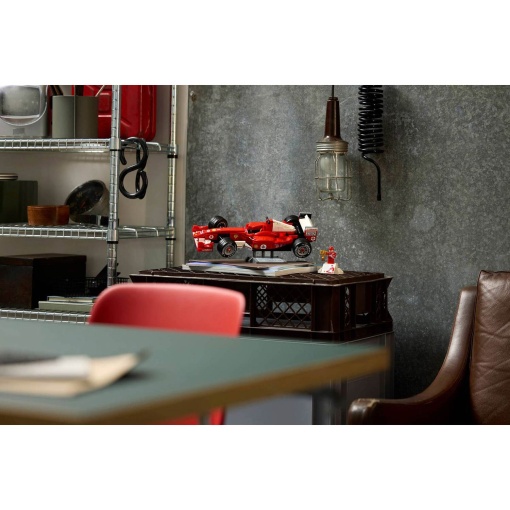 LEGO ICONS Ferrari F2004 y Michael Schumacher 11375