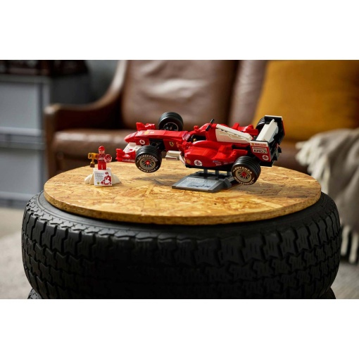 LEGO ICONS Ferrari F2004 y Michael Schumacher 11375