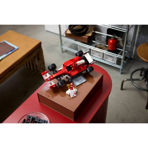 LEGO ICONS Ferrari F2004 y Michael Schumacher 11375