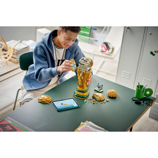 LEGO EDITIONS Official FIFA World Cup Trophy 43020