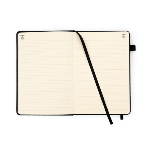 Benfica A5 lined notebook, 80 sheets, black, with elastic closure.