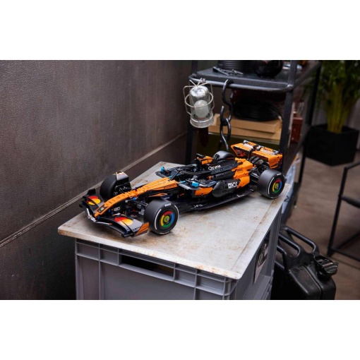 LEGO Technic McLaren MCL39 F1 car