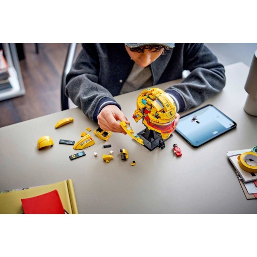 LEGO Editions Lewis Hamilton's Scuderia Ferrari HP