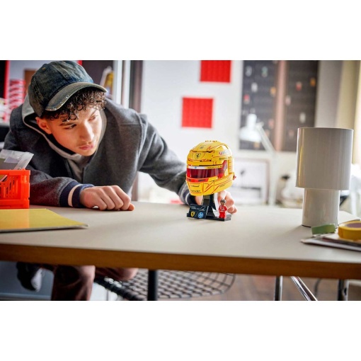 LEGO Editions Lewis Hamilton's Scuderia Ferrari HP