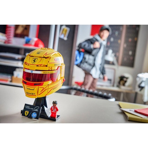 LEGO Editions Lewis Hamilton's Scuderia Ferrari HP
