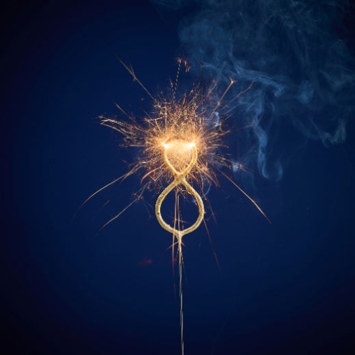 Vela WonderCandle dorada con bengala n.° 8