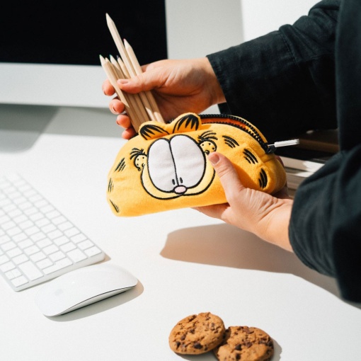 Estojo de peluche Garfield