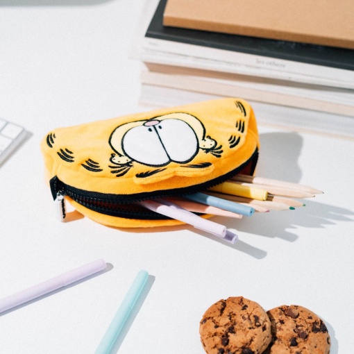 Estojo de peluche Garfield