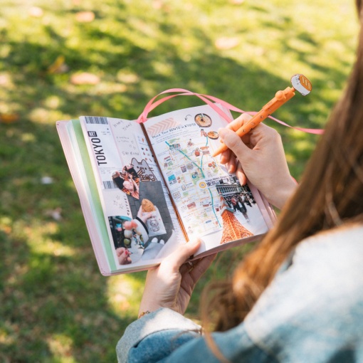 Cuaderno de viaje triple de 21 x 12,5 cm con diseño de Pusheen Sushi Roll, rayado/cuadriculado/liso, 64 hojas, 100 g.