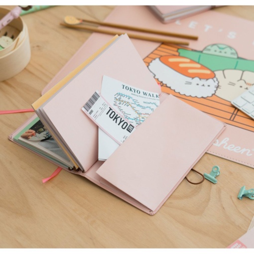 Cuaderno de viaje triple de 21 x 12,5 cm con diseño de Pusheen Sushi Roll, rayado/cuadriculado/liso, 64 hojas, 100 g.