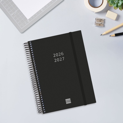 Agenda escolar 2 dias por página A5 2026/27 18 meses espiral FINOCAM negro com elástico