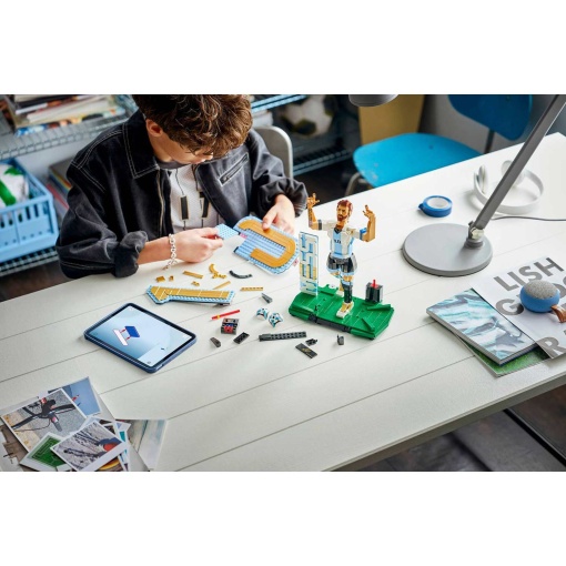 LEGO Editions Lionel Messi - Leyenda del fútbol 43015