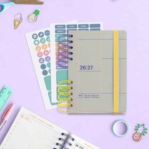 AGENDA ESCOLAR DIARIA A5 2026/27 12 MESES ESPIRAL MIQUELRIUS BACK TO BASICS ACTIVA GRIS COM ELASTICO MR21285