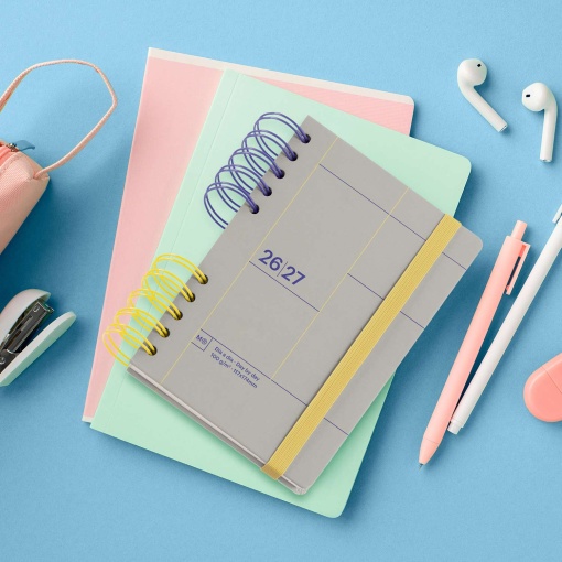 AGENDA ESCOLAR DIARIA A5 2026/27 12 MESES ESPIRAL MIQUELRIUS BACK TO BASICS ACTIVA GRIS COM ELASTICO MR21285