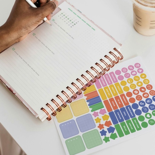 AGENDA ESCOLAR SEMANAL A5 2026/27 12 MESES ESPIRAL MIQUELRIUS SANDRA HUTTER BLUE GARDEN COM ELASTICO MR21333