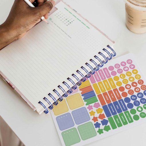 AGENDA ESCOLAR DIARIA A5 2026/27 12 MESES ESPIRAL MIQUELRIUS SANDRA HUTTER SUNNY LINES COM ELASTICO MR21335