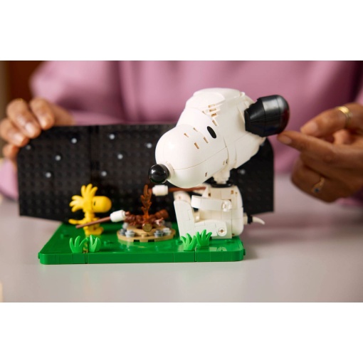 LEGO Ideas Peanuts: casota do Snoopy 21368