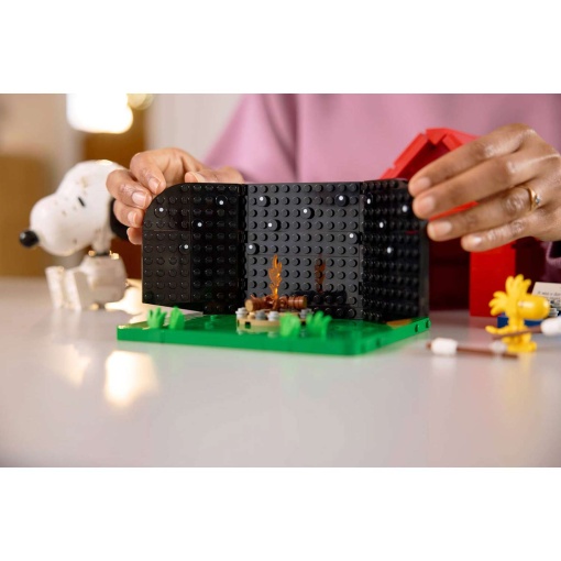 LEGO Ideas Peanuts: casota do Snoopy 21368