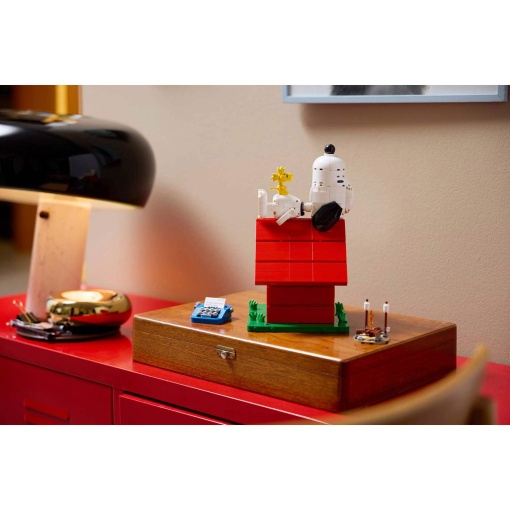 LEGO Ideas Peanuts: casota do Snoopy 21368