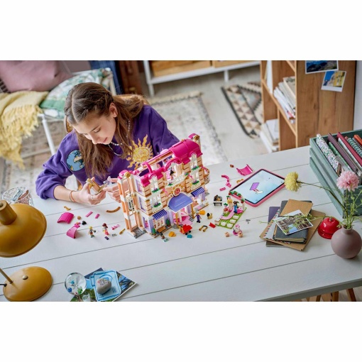LEGO Friends o grande hotel de Heartlake City 42704