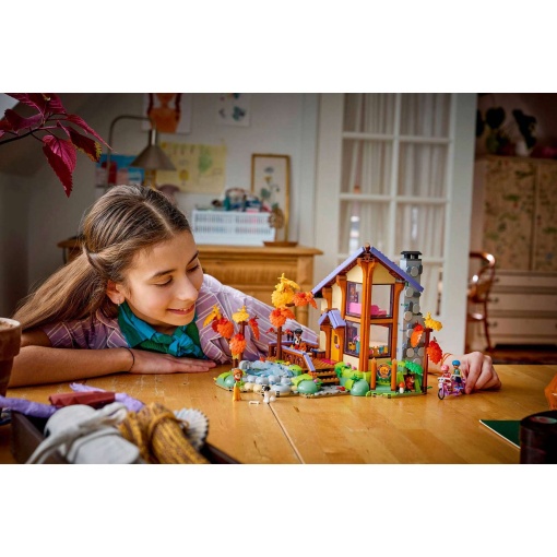 LEGO Friends cabana de outono aconchegante na floresta 42705