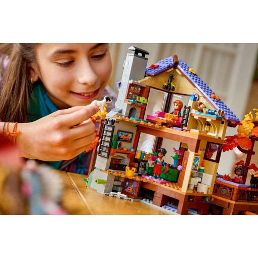 LEGO Friends cabana de outono aconchegante na floresta 42705