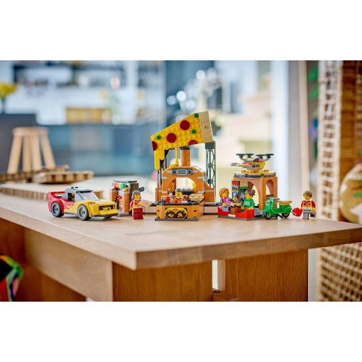 LEGO City experiência de entregas de pizza com veículos 60496