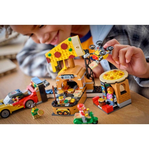 LEGO City experiência de entregas de pizza com veículos 60496