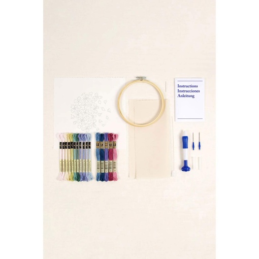 DMC Punch Needle Kit with 14.5 cm circular frame and hydrangea petals.