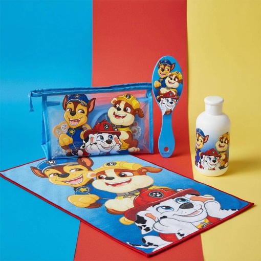 Estuche de Paw Patrol con cepillo, toalla y botella de champú.