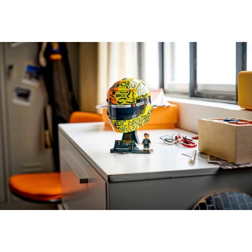 Casco del equipo Scuderia McLaren Mastercard F1 de Lando Norris (LEGO Editions) 43023
