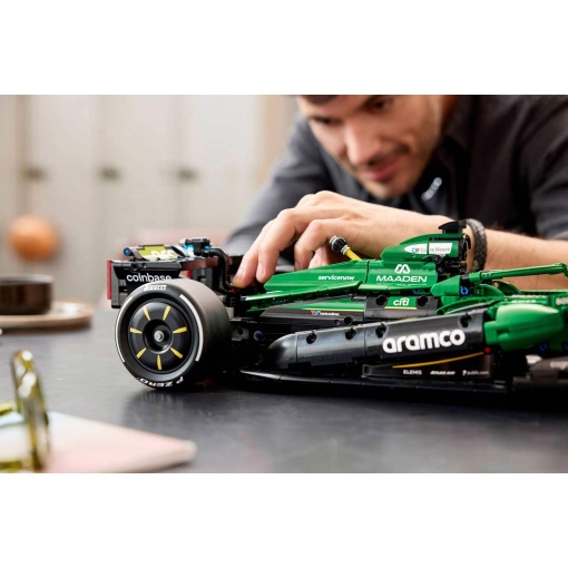 LEGO Technic carro de F1 Aston Martin Aramco AMR25 42240