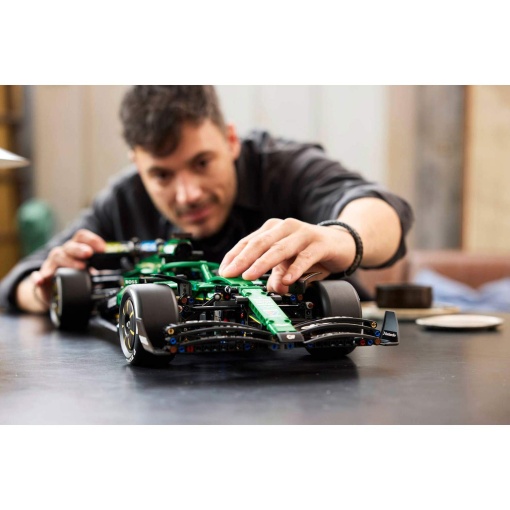 LEGO Technic carro de F1 Aston Martin Aramco AMR25 42240