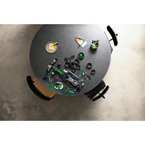 LEGO Technic carro de F1 Aston Martin Aramco AMR25 42240