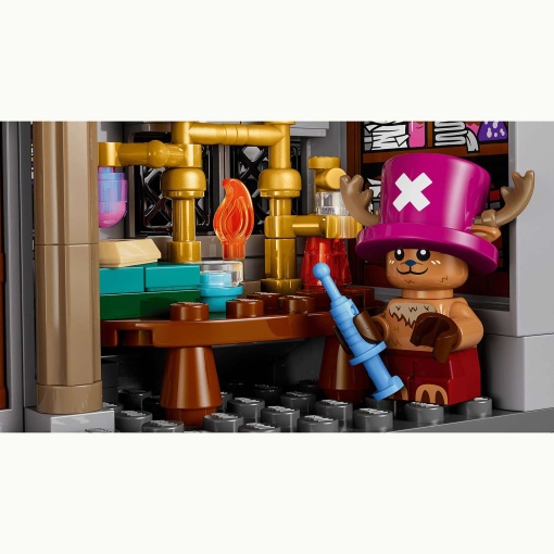LEGO One Piece battle at Drum Castle 75645