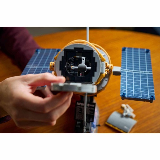 LEGO Icons Hubble Space Telescope 11382