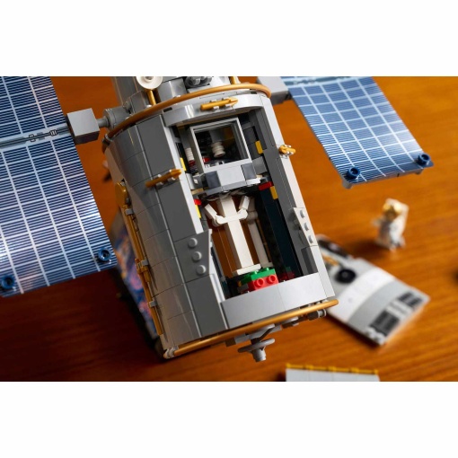 LEGO Icons Hubble Space Telescope 11382
